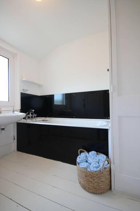 Downsview Villa Kingsdown  Exterior photo